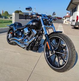 HARLEY DAVIDSON BREAKOUT