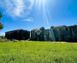 Casolare rustico terratetto con terreno agricolo