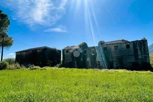 Casolare rustico terratetto con terreno agricolo