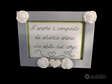 cornice decorata con gessetti e dedica