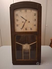 Orologio vintage da parete con pendolo