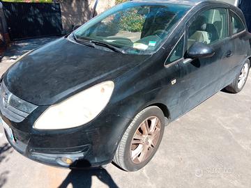 Opel Corsa D 1.2  Benzina  – Frizione e Motore ok