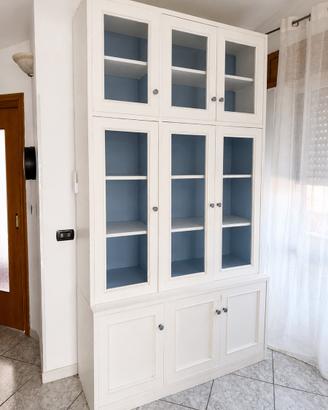 Vetrina / Credenza bianca con ante in vetro