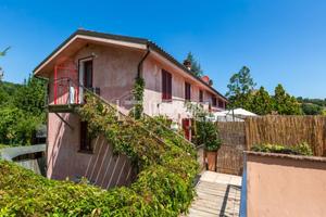 PAVAROLO: BILOCALE con TERRAZZO, GIARDINO E POSTO