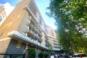 AMPIO 4 LOCALI IN STABILE SIGNORILE CON POSSIBILIT