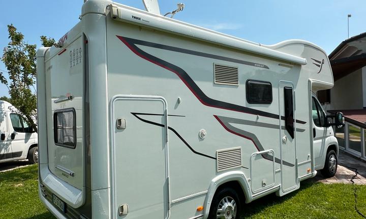 Camper mansardato ARCA M686 GLT