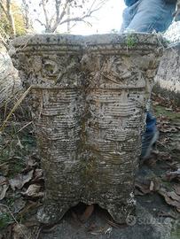 Coppia di vasi in cemento anni '60