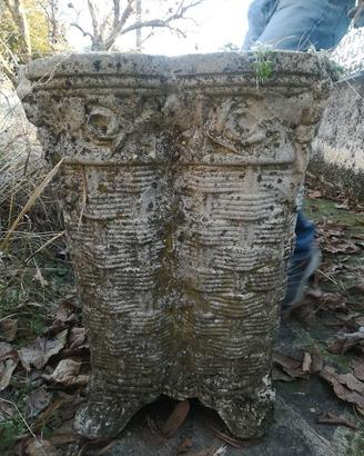 Coppia di vasi in cemento anni '60