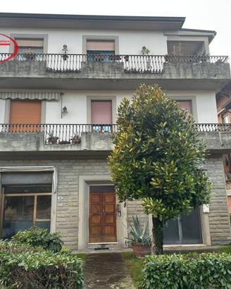 Villa di 310 m² con più di 5 locali e box auto dop