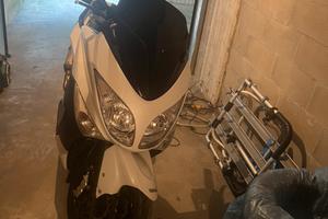 TMAX 2010 bianco