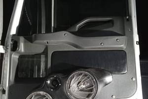 Tasche in vetroresina ricoperte in pellle, stereo