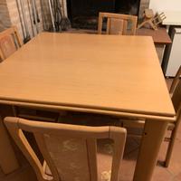 Tavolo di legno allungabile per 10 persone