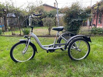 Bici triciclo per adulti marca Rollmar con cambio 
