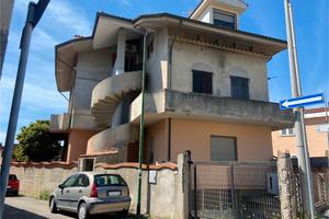 Quadrivano cucina abitabile tripla esposizione