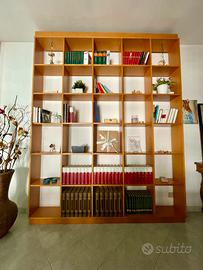 Libreria grande a parete