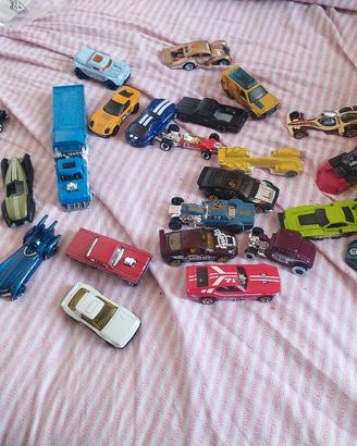 24 Auto Hot Wheels . SOLO A BRESCIA O VICINANZE 