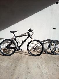 Lee Cougan MTB black icon fibra carbonio +2 cerchi