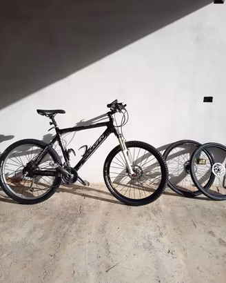Lee Cougan MTB black icon fibra carbonio +2 cerchi