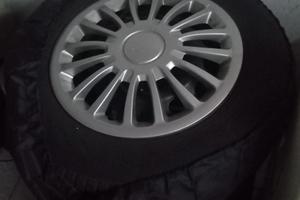 gomme 195/65 con cerchi, copricerchi e copertine