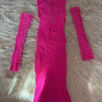 Vestito rosa in pizzo con strass