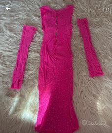 Vestito rosa in pizzo con strass