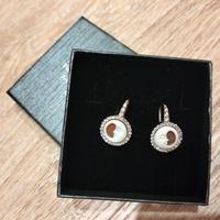 Orecchini con cammeo a mezzaluna