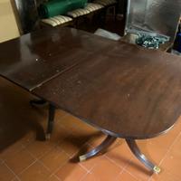 tavolo antico completo di 4 sedie