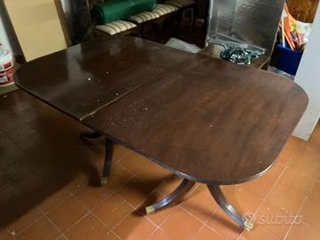 tavolo antico completo di 4 sedie