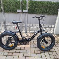 Bicicletta fat nera