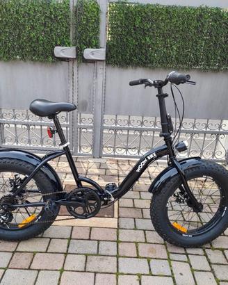 Bicicletta fat nera