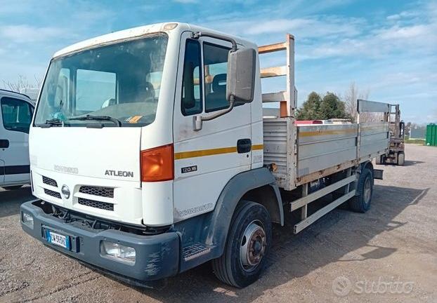 Nissan atleon 120 cassone fisso 5.30m
