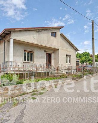 Casa indipendente di 165 m² con più di 5 locali a 