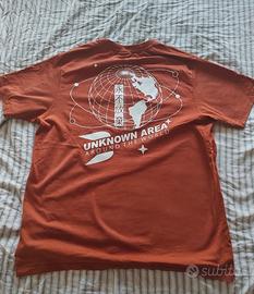 t shirt con stampa in rilievo