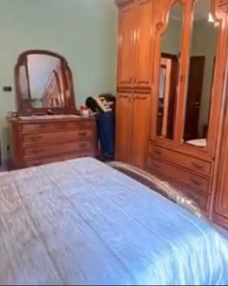camera da letto classica in vero legno