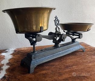 Bilancia vintage in ghisa