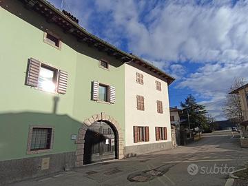 CASA D'EPOCA CON GIARDINO - RISTRUTTURATA DI RE...