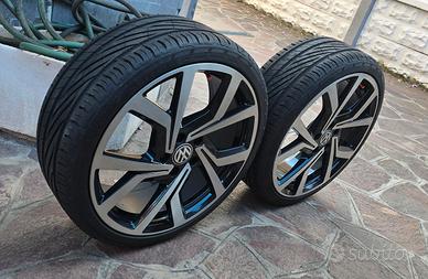 Coppia di Gomme 225/35/R19 estive