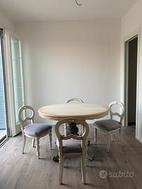 Tavolo e 4 sedie antiche restaurate shabby chic