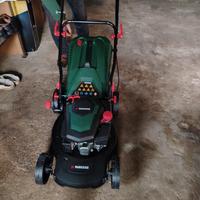 macchina tosaerba a benzina