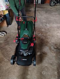 macchina tosaerba a benzina