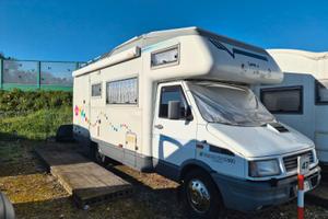 Camper mansardato Mobilvetta su telaio Iveco