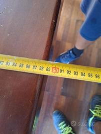Tavolo in legno massiccio con 8 sedie
