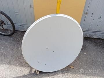 Parabola con illuminatore a 4 uscite e sostegno