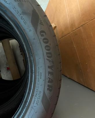 Pneumatici nuovi Goodyear 235/50/18