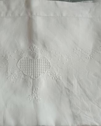 Lenzuolo Ricamato in Lino