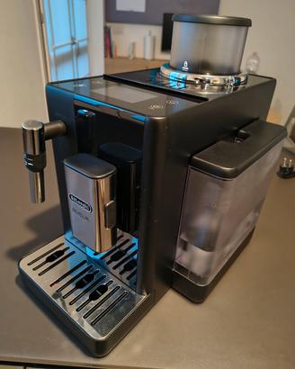 Macchina da caffè automatica DeLonghi Rivelia