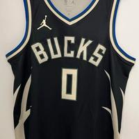 DAMIAN LILLARD MILWAUKEE BUCKS (L)