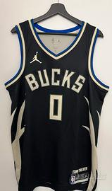 DAMIAN LILLARD MILWAUKEE BUCKS (L)