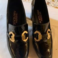 Scarpe in vernice nera