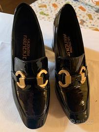 Scarpe in vernice nera